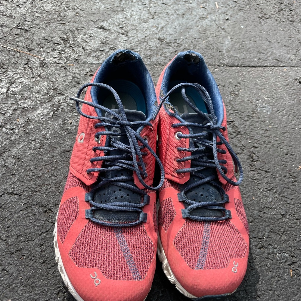 On Cloud Swiss Engineering Running sneakers